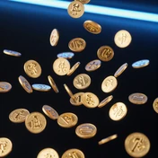 Goldm&uuml;nzen streuen vor neonblauem Licht - Casea Casino zweite Einzahlung